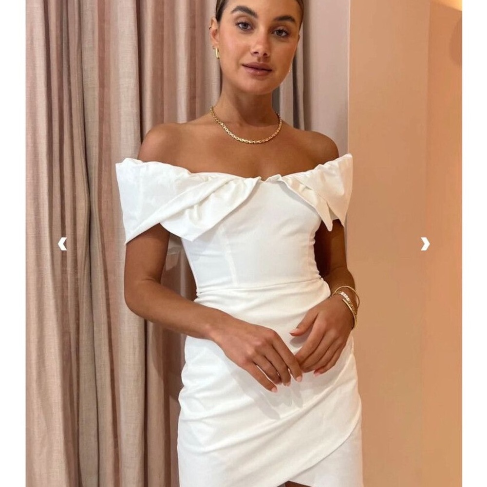 Cream Off-Shoulder Ruched Tie Front Dress
🆕